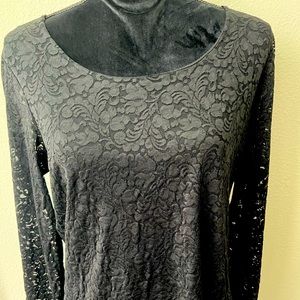 Black Lace lined Scoop neck top w/Long Sleeves